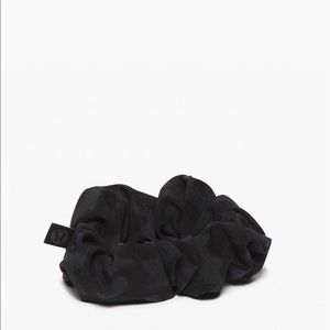 Lululemon Uplifting Scrunchie